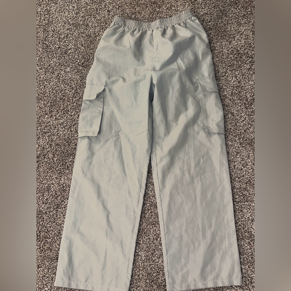 NWOT SHEIN Light Gray Wide Leg Cargo Pants – Elastic Waist – M